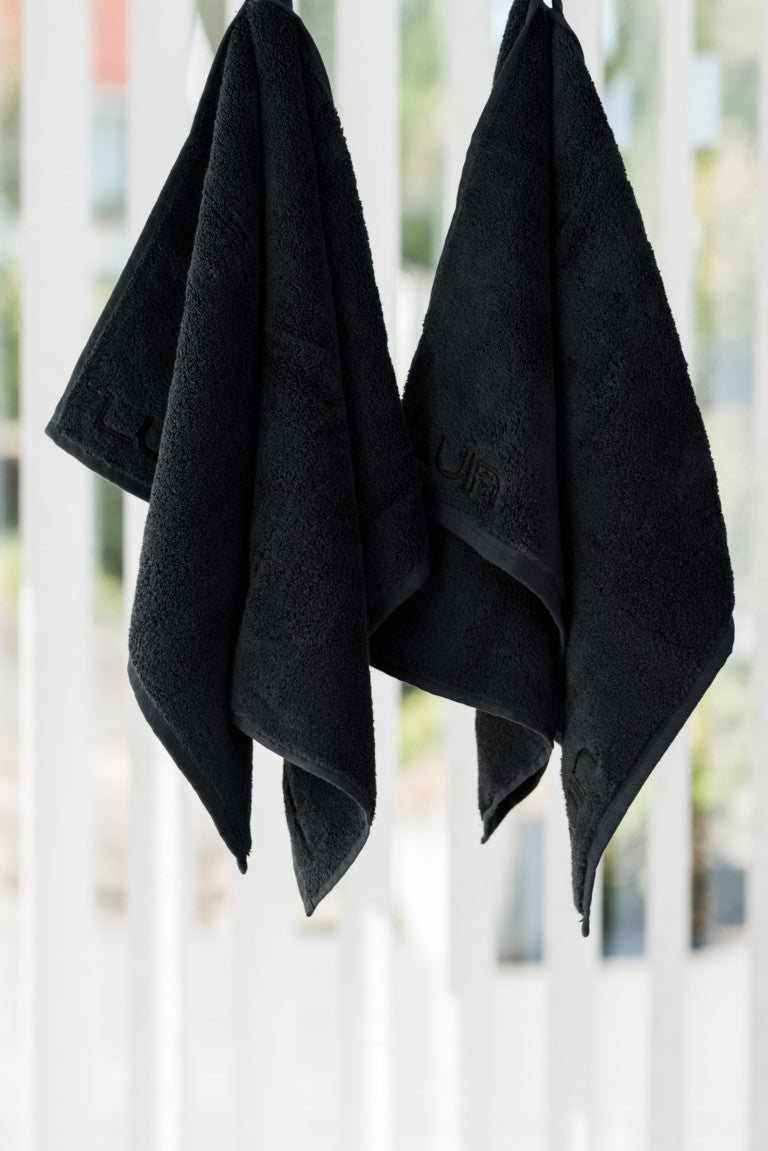 Luin Living - Käsipyyhe 50×80 cm Black
