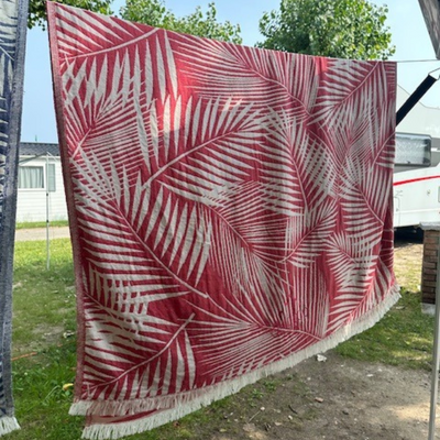 UUTTA! Sisilia Piknik-viltti / torkkupeitto / jättipyyhe punainen 140x170cm