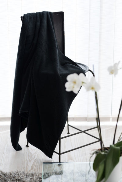 Luin Living - Grandepyyhe 100×180cm Black